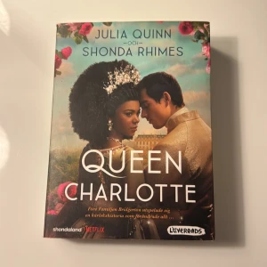 Queen Charlotte Bok - Helt ny. Ej läst, skriven på Svenska. Köpt för 259kr 