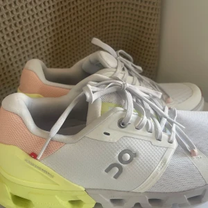 Cloudflyer 4 - Nyskick. Aldrig använda löparskor