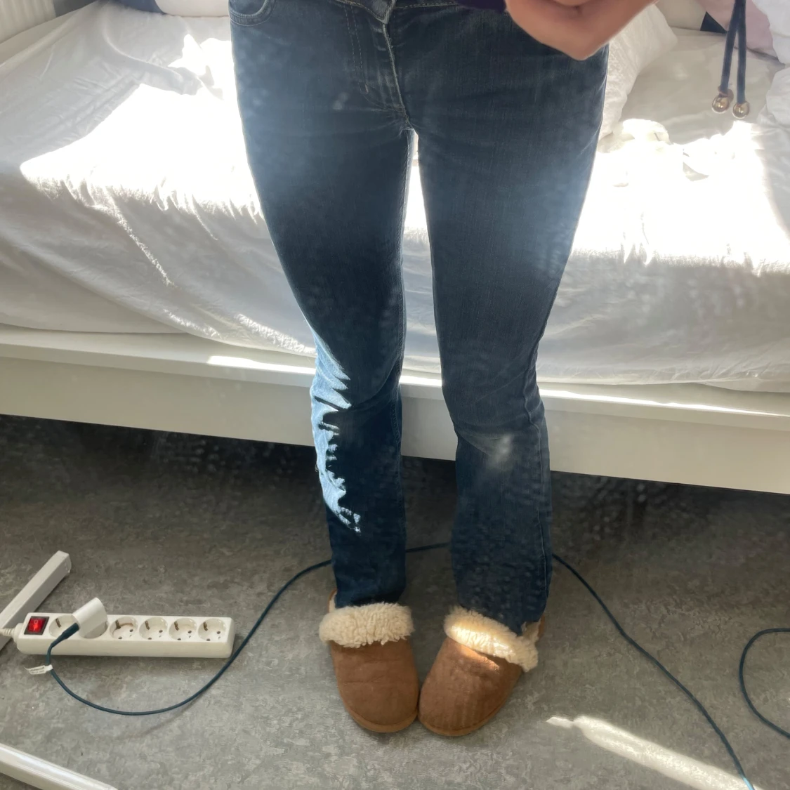 Mörk blåa bootcut jeans