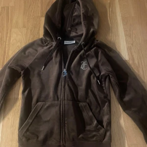 Juicy tröja - Brun juicy tröja med dragkedja. 