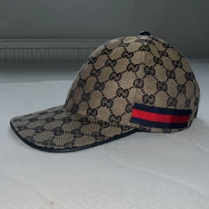 Gucci keps  - Storlek s .57 box ingår 