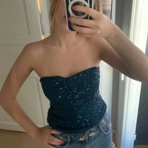 Glittrig topp  - Jätte snygg glittrig topp som går att ha på flera sätt!🩷