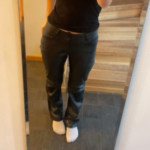 Skinnbyxor  - Otroligt sköna inuti, använd ca 3 ggr.  Kostar 499kr i butik 