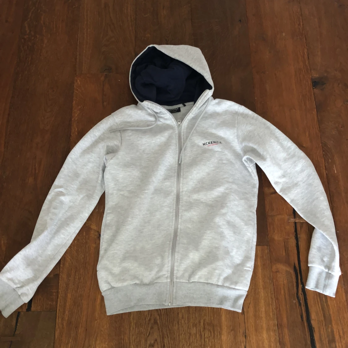 Grå mckenzie zip hoodie