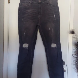 Gråa Jeans - Pappas gråa jenes, storlek L. Bekväma och knappt använda.