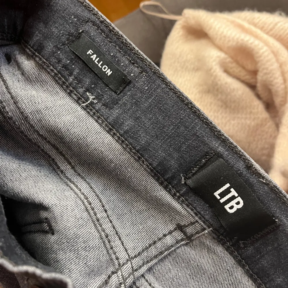 Jag säljer mina Ltb jeans pga att de är för små för mig💕De är i bra skick och är endast använda en gång🤩. Jeans & Byxor.