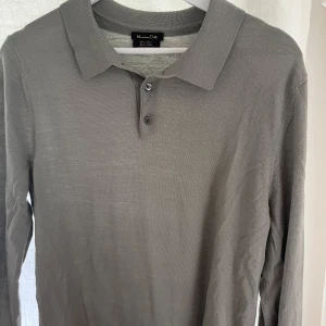 Massimo dutti långarmad piké  - Size small, bra skick, material: merinoull