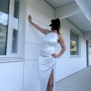 Klänning  - Helt ny Tillgängliga storlekar  S-M och M-L