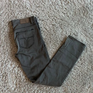 Tiger of Sweden jeans - Ett par mörka Tiger of Sweden jeans i stl. 31/32. Hör av dig vid minsta fundering eller fråga;)