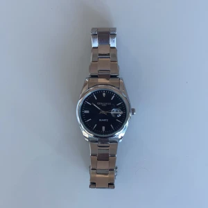 Klocka - Säljer min chronos time klocka jätt fin och går som den ska skriv om ni har frågor