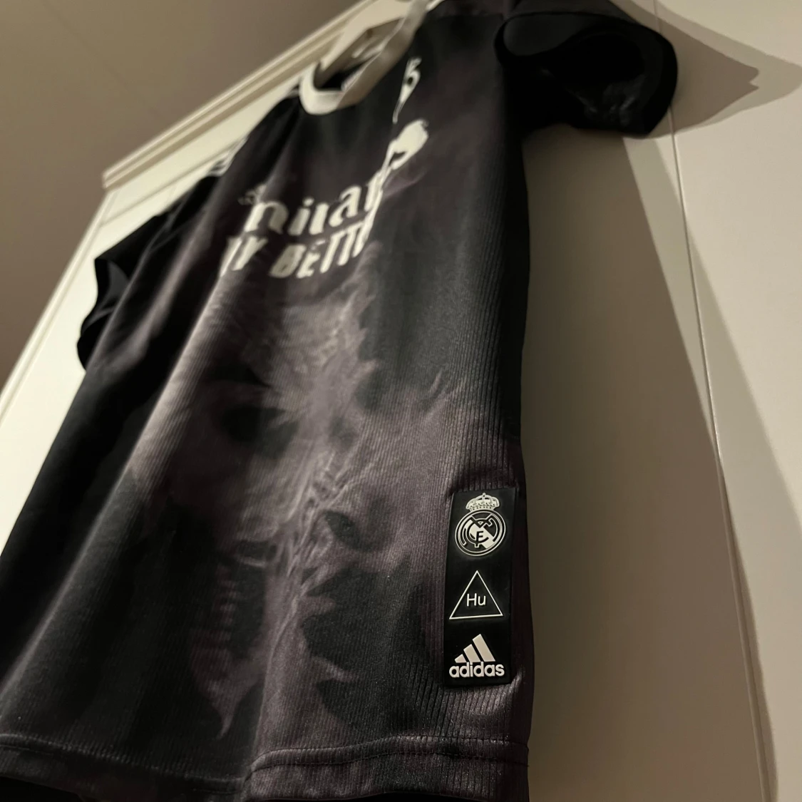 Adidas: Real Madrid x Human Race collab svart/grå - 91