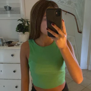 Grönt linne  - Fint grönt linne!🤍 säljer för den inte kommer till användning,🤍 bra skick!🤍