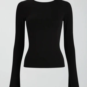 Tröja  - Jättefin och skön tröja från Gina med slits i armarna som inte kommer till andvändning längre 💕