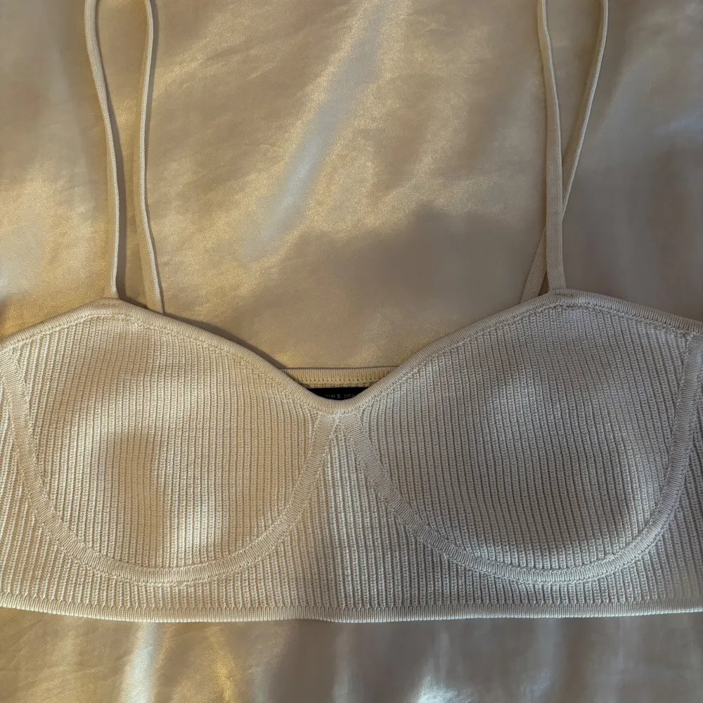 Stickad bralette från Zara, storlek S. . Toppar.