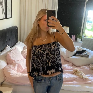 H&M topp - Söt topp från h&m. Storlek M men passar bra på mig som bär S. Aldrig använd. Skriv vid frågor! 💞