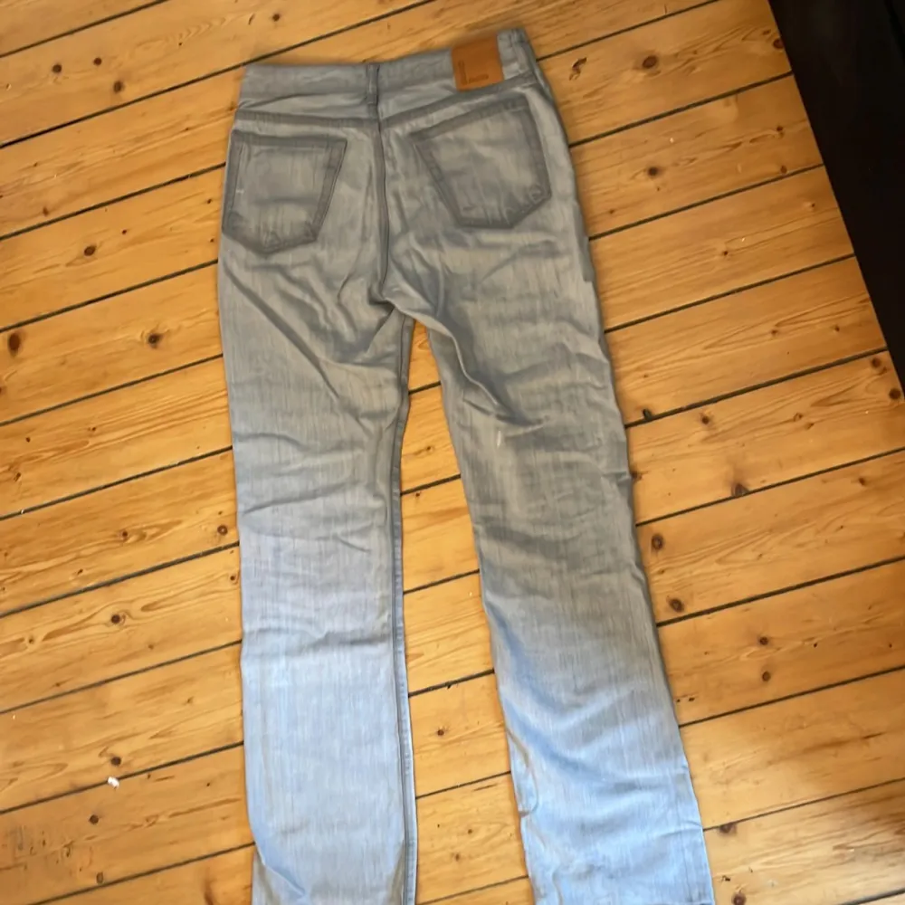 Köpta här på plick drygt en månad sen. Säljer då dem inte passar.  Storlek W24 L32. Jeans & Byxor.