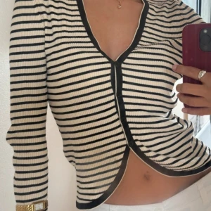 Randig tröja💕 - Nyskick!💕superfin tröja, ej använd och därmed inga defekter!! Brukar ha storlek XS/S och denna passar perfekt