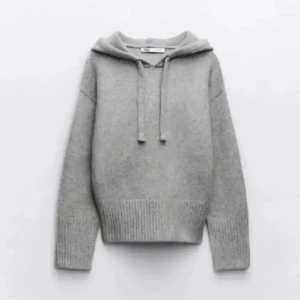 Zara hoodie💕 - Säljer denna supersnygga eftertraktade zarahoodien. Inte egna bilder, meddela gärna om du har några frågor!