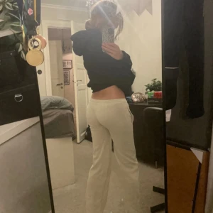 Mjukis  - Priset kan diskuteras❤️  Typ aldrig använda, super lågmidjade och långa.    Är typ 165, byxorna framhäver rumpan.  Skicka för med info.r