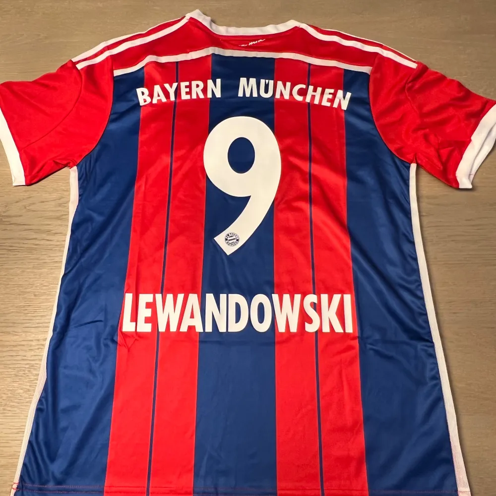 Lewandowski 2015. T-shirts.