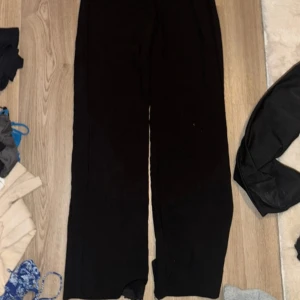 Kostymbyxor  - Normala i storleken storlek 32 köpa på new yorker fina och sköna