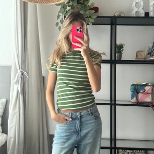 T shirt - Söt randig t shirt, bra bas plagg 🌸