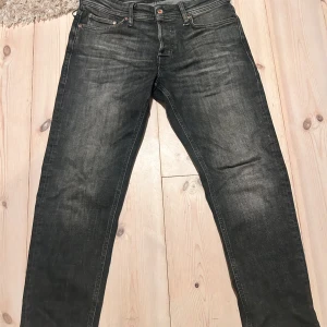 Grishiga Jeans  - Jack & Jones jeans  Lite slim storlek  Riktigt snygga back to school jeans  Inte använda ofta Skick-8/10