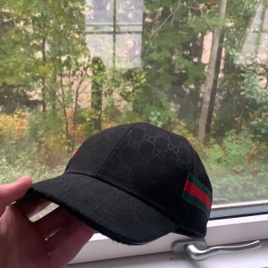 Gucci keps  - Jag fick den kepsen av min vän aldrig använt den har bara stått på en hylla 