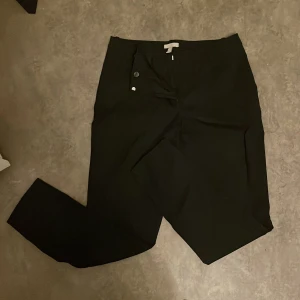 kostymbyxor från hm - perfekt skick men storleken är tyvärr fel