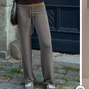 Nelly ”my chill pants” - Söker dessa!!! I blå eller den gråa färgen. Storlek s-xs