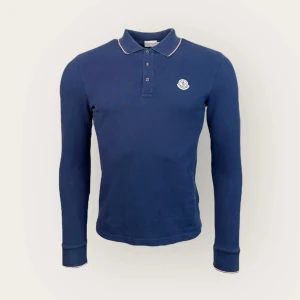 Moncler long sleeve polo - En långärmad Moncler piké i storlek M men passar S också, 8/10 skick och pris kan diskuteras 