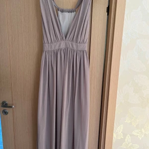 Långklänning - Väldigt bra skick, använd fåtal gånger.