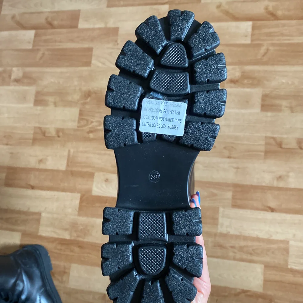 Säljer mina snygga oanvända boots från Nakd. Nypris var ca 800 kr men säljer de för 200🫶🏽. Skor.