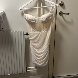 Klänning - Bra skick, använd en gång.