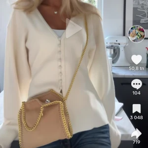 Kofta - Super in kofta som är helt slutsåld! Helt ny med prislapp kvar💖 Först till kvarn💖