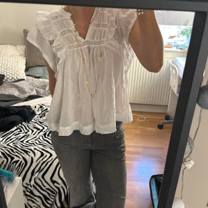 Vit kortärmad blus från neo noir - Super fin blus som nästan aldrig använts 