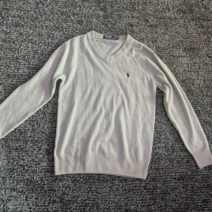 Ralph Lauren ulltröja - Fint skick 100% ull  Kan gå ner i pris.