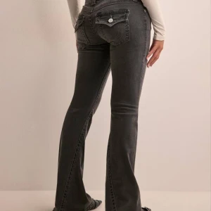 sökes!! - söker true religion jeans i storlek w23 eller w24 i färg charcoal! skriv om ni har❣️❣️