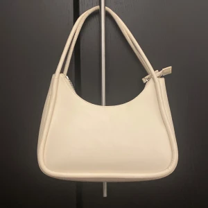 Handväska - Jättebra skick och kvalitet 