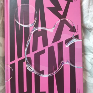 Maxident k pop album  - Hej! Säljer en maxident stray kids k pop album<3 Dm för frågor 