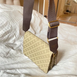 Malene birger väska - Säljer denna malene birger väska i nyskick! Använd 2 gånger! Nypris är ca 2400 kr. 