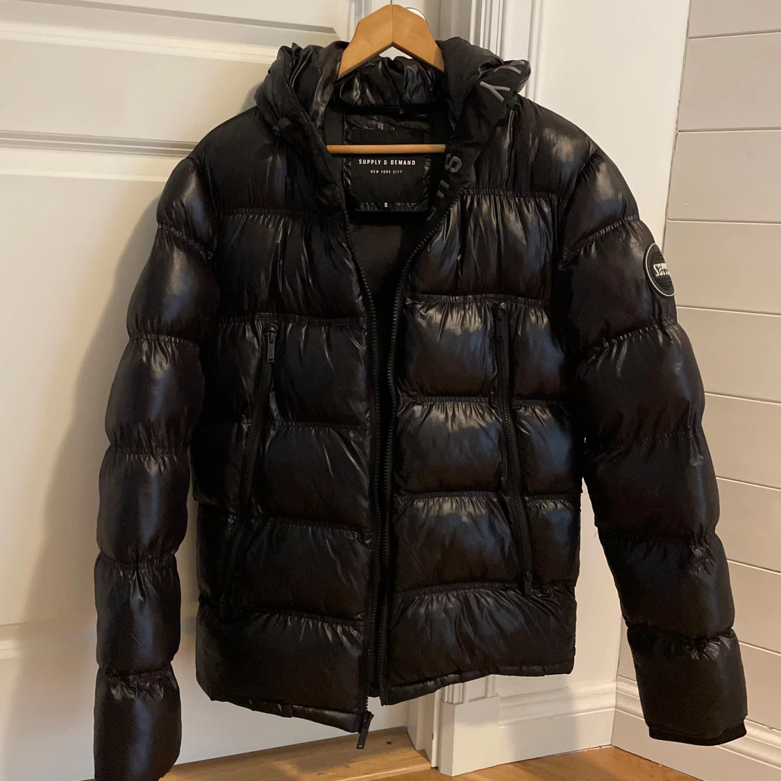 Supply & Demand jacka i storlek S