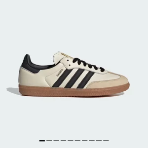 Adidas Samba OG - Färg: Cream White / Core Black / Sand Strata Använda några gånger, köpta för 1349kr :)  Lådan är kvar