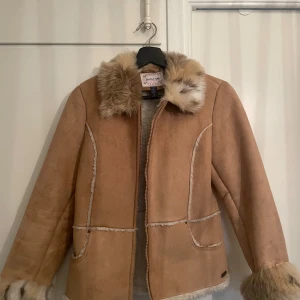 Y2K Jacka - Vintage Limited Too Jacka från 2000-talet. Passar mig som har storlek S. 