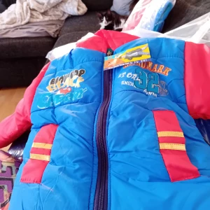 Täckjack - Täckjacka för barn i åldern 2-3 år.  Helt nytt, med taggen kvar. 