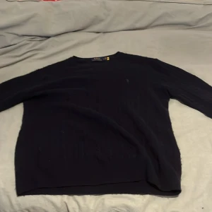 Polo stickad tröja M - Den är stickad jag och storlek Medium. Pris går att pruta ned.