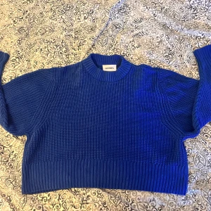 Blå stickad tröja från Monki - Originalpriset är 219kr❤️ Säljer då den aldrig används förutom en gång 🙌