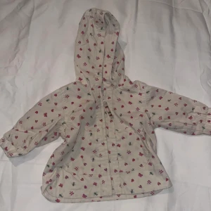 Vårjacka barn Lindex - Vårjacka barn från Lindex i storlek 68cm/ 6-9 månader