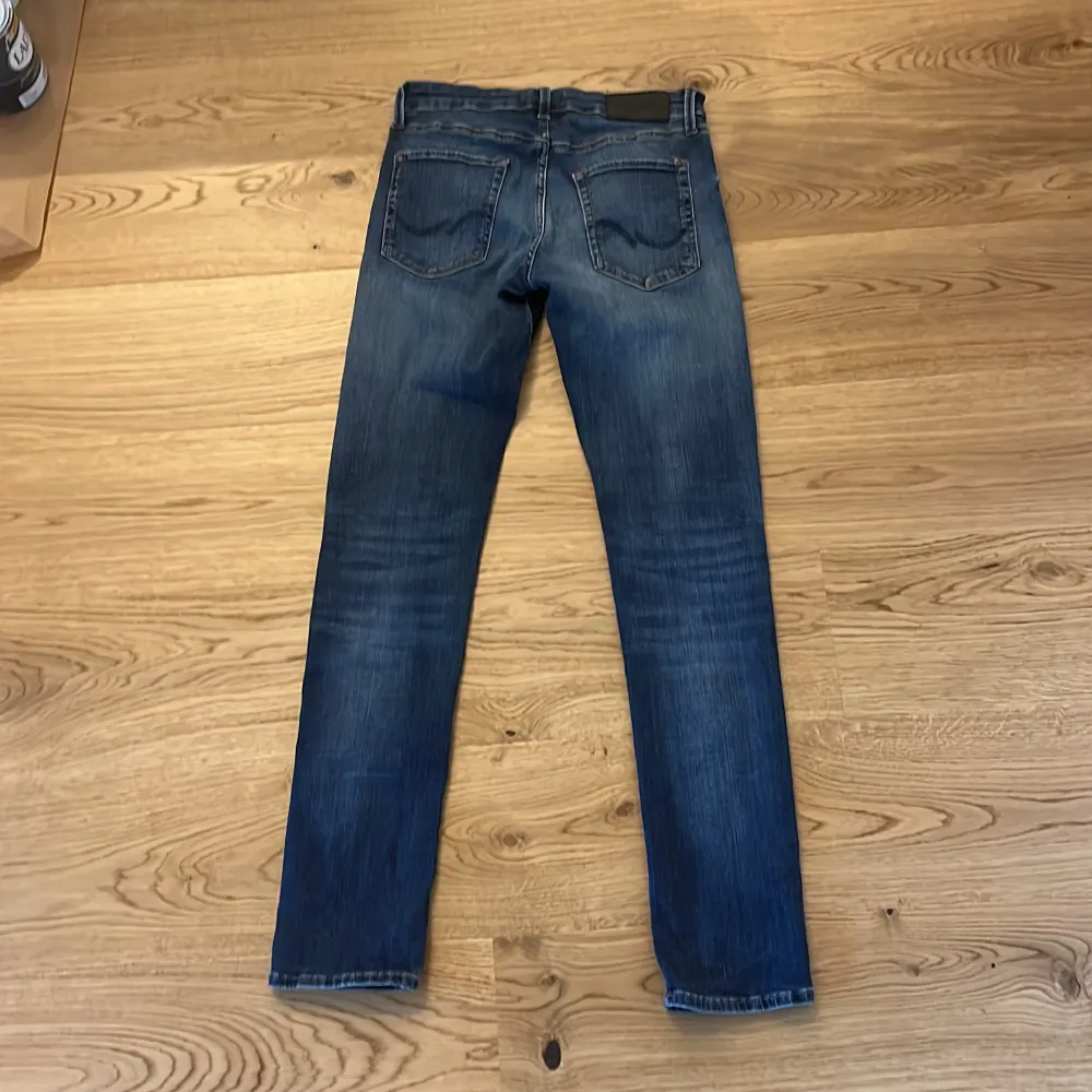 Säljer feta Jack & Jones jeans Modell Glenn/Slim Skick 8/10 Pris kan diskuteras Storlek 29/32. Jeans & Byxor.