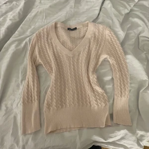 Stickad tröja  - Jättefin trekvartsärmad tröja från brandy, använd 1 gång🥰